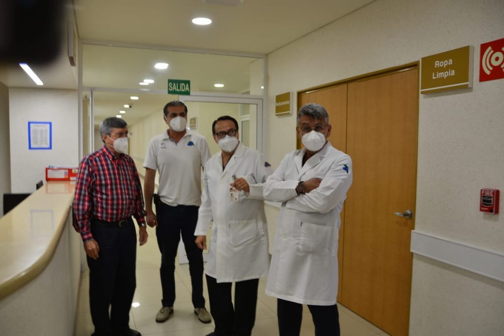 Efren Encinas recorre los hospitales de Sinaloa